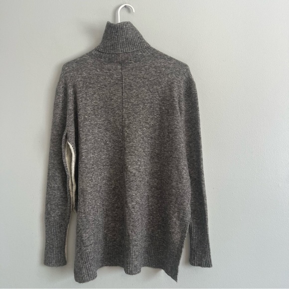 Athleta Turtleneck Sweater Merino Wool Gray White Colorblock Sz S Minimalist - Picture 10 of 11